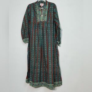 Victoria Dunn East Bay, size Small, NWT.